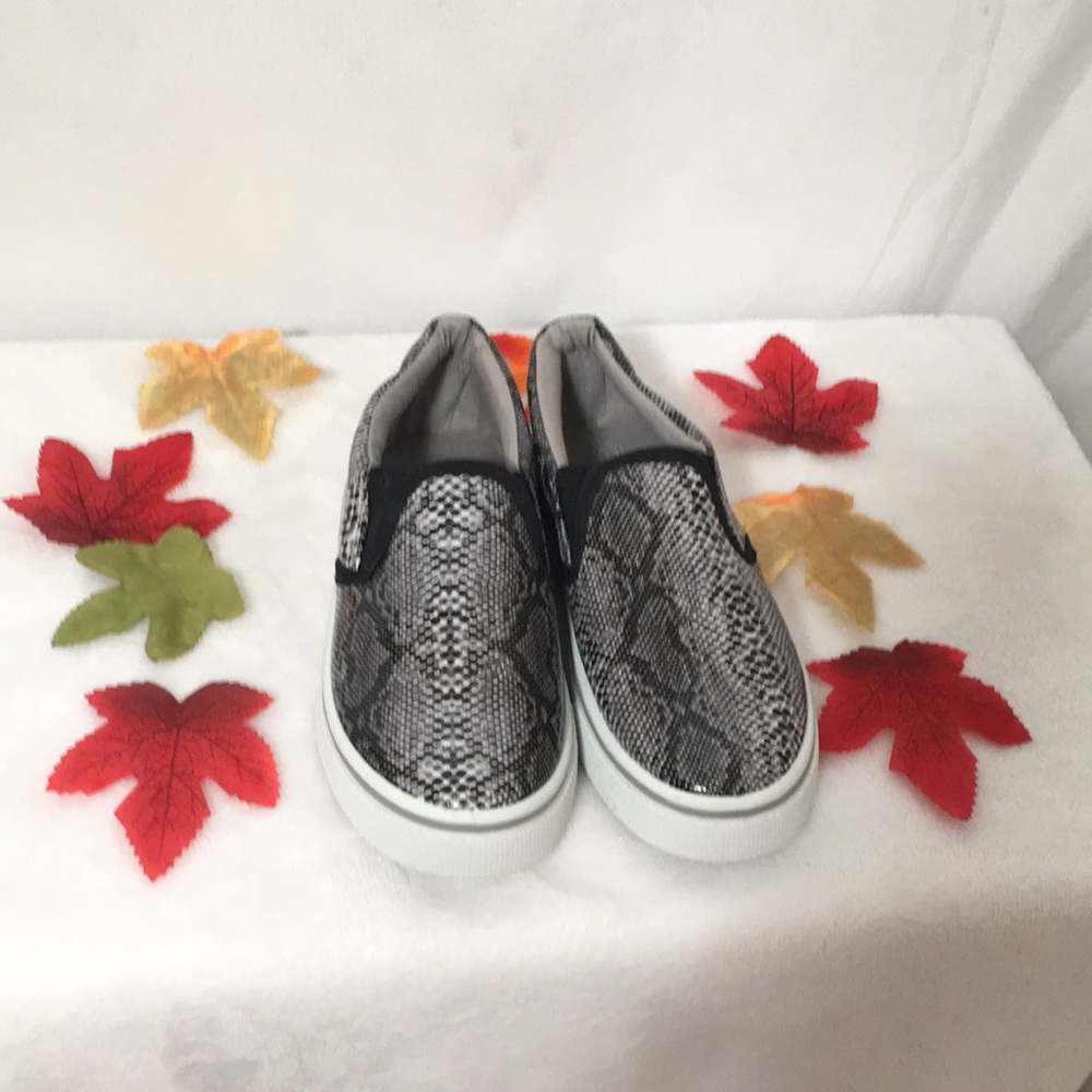 Pink Label girls black, grey, & white faux snakeskin slip on sneakers size 13